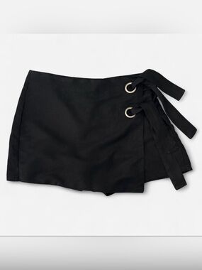 Forever 21 black skort